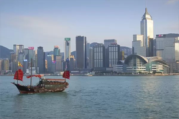 Traditional Chinese junk boat for tourists on Victoria Harbour, Hong Kong, China, Asia