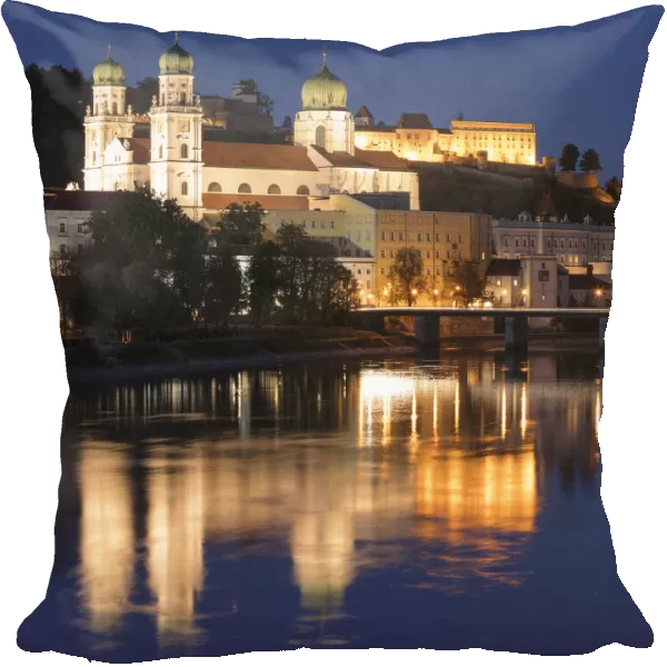 View over Inn River to Cathedral of St. Stephen and Veste Oberhaus fortress, Passau