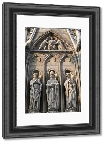Apostle sculptures, South facade, Notre Dame Cathedral, Paris, France, Europe
