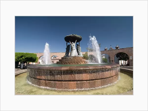 Fuente Las Tarasca, a famous fountain, Morelia, Michoacan, Mexico, North America