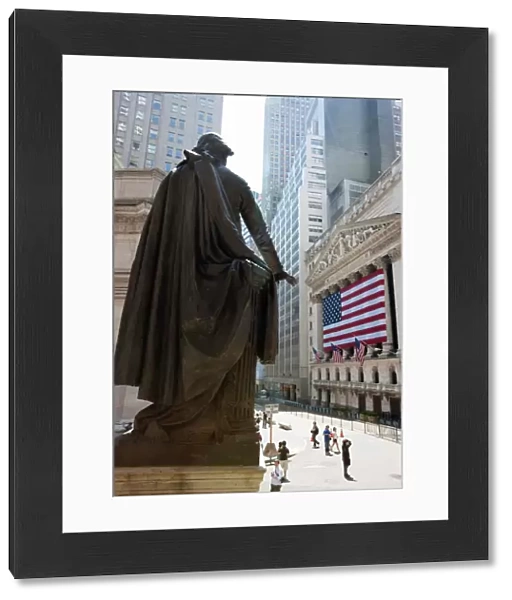 Statue of George Washington in front of Federal Hall, Wall Street, with the New York Stock Exchange behind, Manhattan, New York City, New York, United States of America