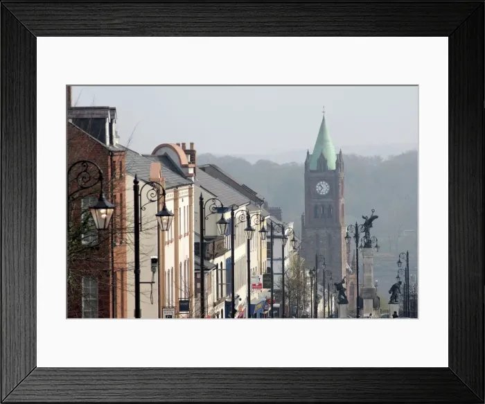 Framed Print : WorldInPrint Print of City of Derry, Northern Ireland Framed Print : WorldInPrint Print of City of Derry, Northern Ireland