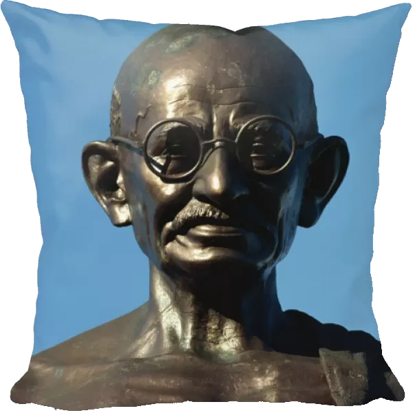 Statue of Mahatma Gandhi, Mumbai, India, Asia