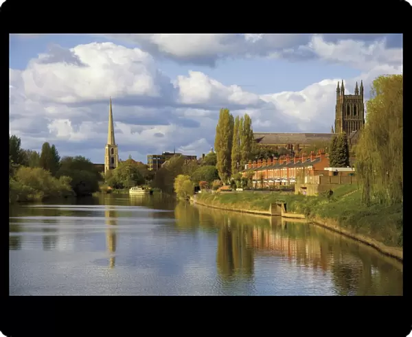 The city of Worcester and River Severn, Worcestershire, England, United Kingdom, Europe