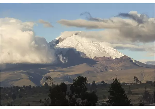 Volcan Cotopaxi, at 5897m, second highest volcano in Ecuador, known for its classic cone shape