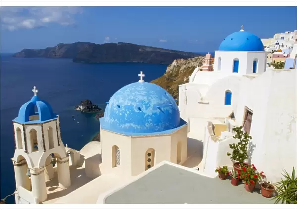 White chapel with the blue dome, Oia, Santorini, Cyclades, Greek Islands, Greece, Europe