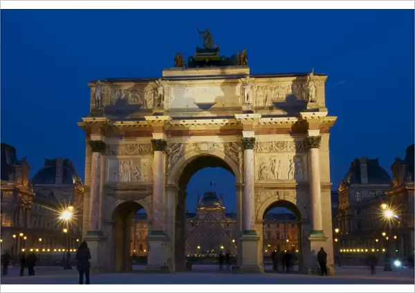 Arc du Carrousel, Place du Carrousel, with Louvre in the background at night
