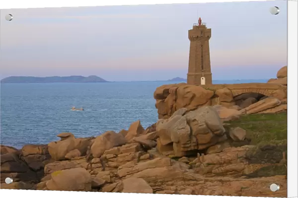 Men Ru lighthouse, Ploumanach, Cote de Granit Rose (Pink Granite Coast)