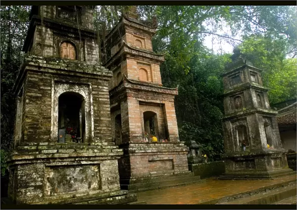 Shrine at Perfume Pagoda, Vietnam, Indochina, Southeast Asia, Asia