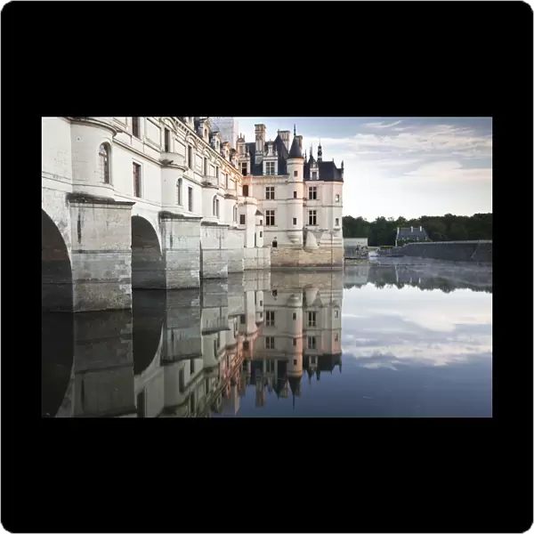 The chateau of Chenonceau reflecting in the waters of the River Cher, UNESCO World Heritage Site, Indre-et-Loire, Loire Valley, Centre, France, Europe