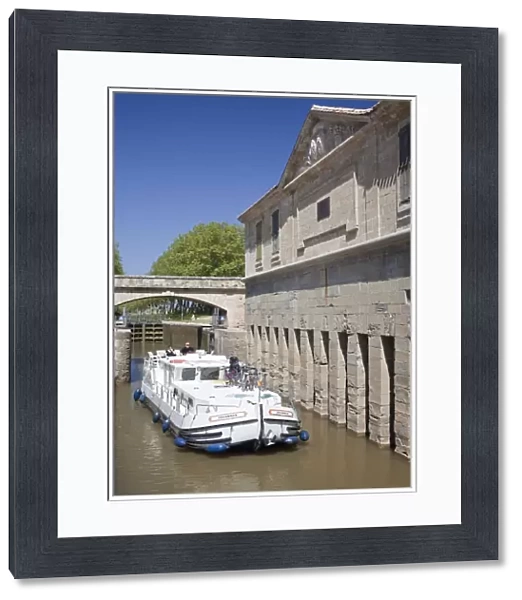 A barge on the Canal du Midi, UNESCO World Heritage Site, in spring, Languedoc-Roussillon, France, Europe