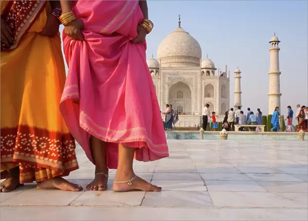 Visitors at the Taj Mahal, UNESCO World Heritage Site, Agra, Uttar Pradesh, India, Asia