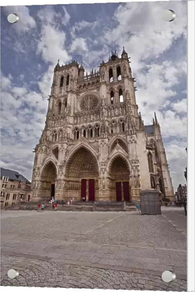 The west front of Notre Dame d Amiens Cathedral, UNESCO World Heritage Site, Amiens, Somme, Picardy, France, Europe