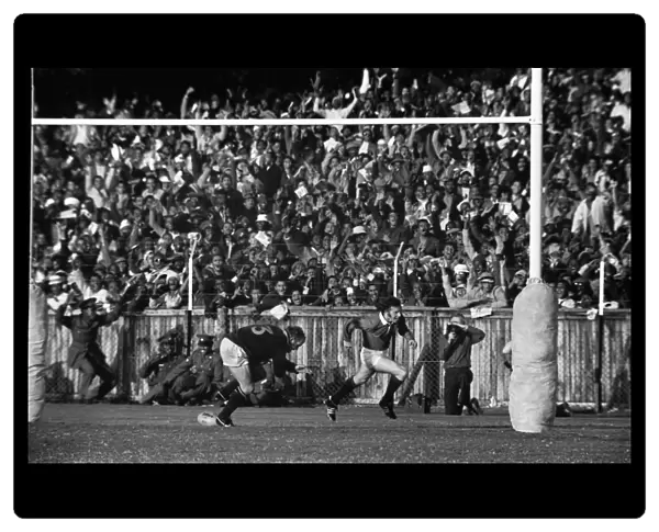 JJ Williams scores the first of his two tries in the 3rd Test - 1974 British Lions Tour to SA