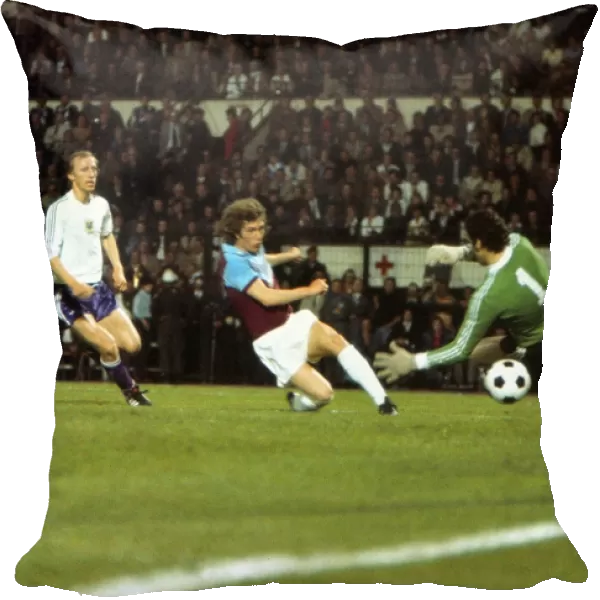 est Hams Pat Holland scores the opening goal of the game - 1976 Cup Winners Cup Final