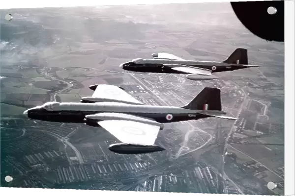 anberra aircraft in flight circa 1953. Canberra B. 2 first flew on 21 April 1950, and entered squadron service with RAF 101 Sqn in May 1951. With a maximum speed of 470 kt (871 km  /  h), a standard service ceiling of 48, 000 ft (14, 600 m), it carried a 3