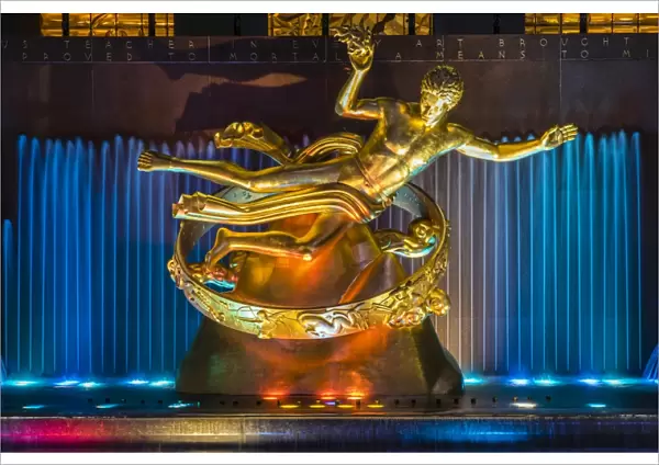 Prometheus bronze sculpture, Rockefeller Center, Manhattan, New York, USA