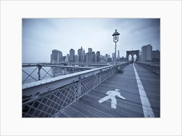 USA, New York City, Manhattan & Brooklyn Bridge