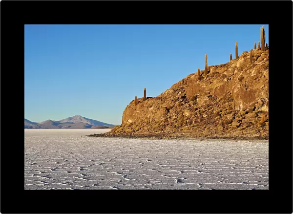 Bolivia, Potosi Department, Daniel Campos Province, Salar de Uyuni, View towards the