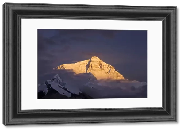 Mount Everest at sunset as seen from Dzarongpu, Himalaya, Tibet, China