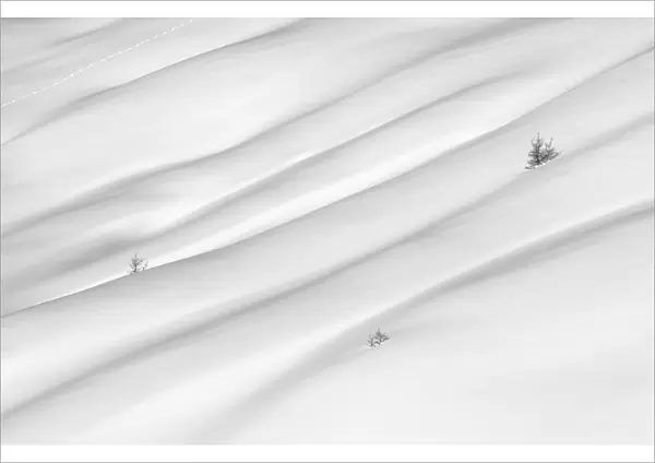 Italy, Cortina d Ampezzo, shapes of snow in Giau Pass