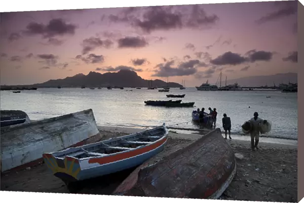 Cape Verde, Sao Vicente, Mindelo, Fishermen in the harbour