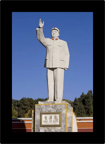Mao Tse Tung Statue, UNESCO town of Lijiang, Yunnan Province. China