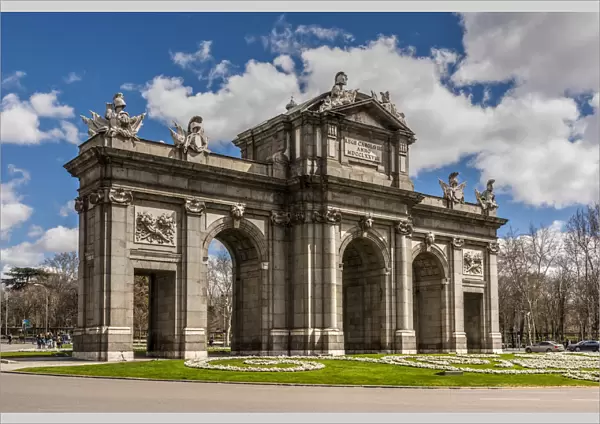 Puerta de Alcala (Alcala Gate), Madrid, Community of Madrid, Spain