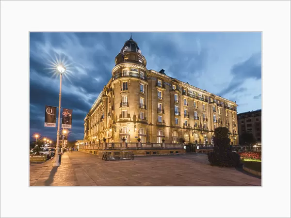 Spain, Basque Country, San Sebastian (Donostia). The luxury Maria Cristina Hotel at dusk