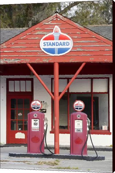 USA, Florida, Gilchrist County, old gas station in town of Trenton