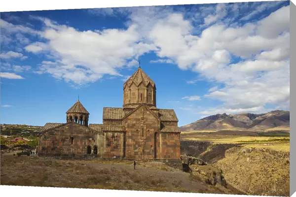 Armenia, Hovhannavank church standing on the edge of the Qasakh River Canyon