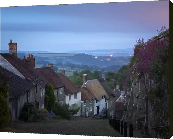 Gold Hill at dawn, Shaftesbury, Dorset, England