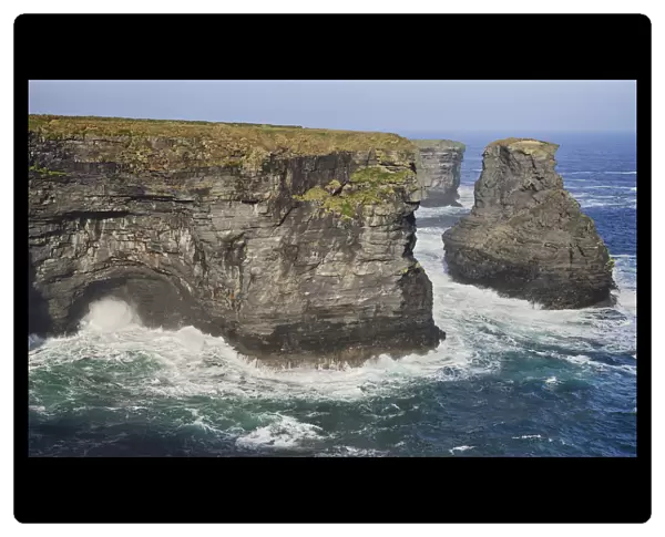 Ireland, County Clare, Dramatic cliff scenery near Kilkee