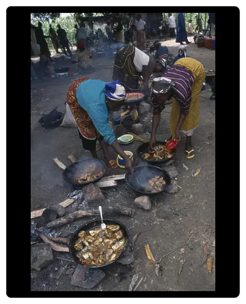 20032615. NIGERIA Abuja Cooking food at Dikko market African Nigerian Western Africa