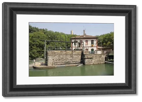 Italy, Lombardy, Valle Adda, canal lock at Paderno d Adda