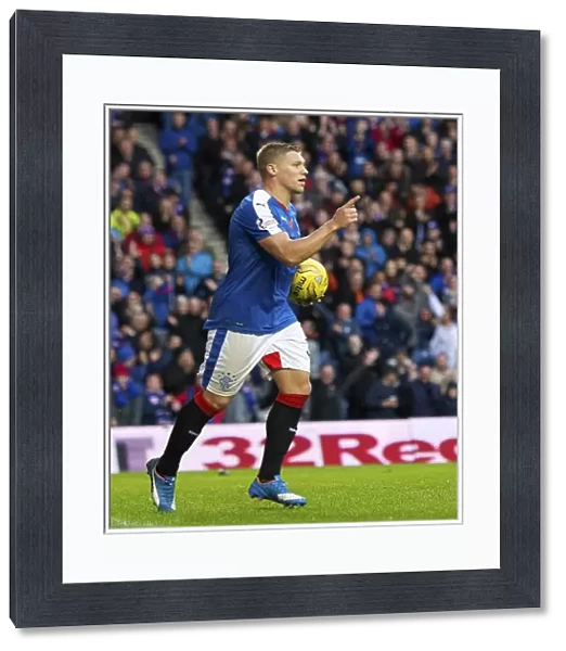 Martyn Waghorn's Double Strike: A Glorious Moment at Ibrox Stadium - Rangers vs Alloa Athletic (Scottish Cup)