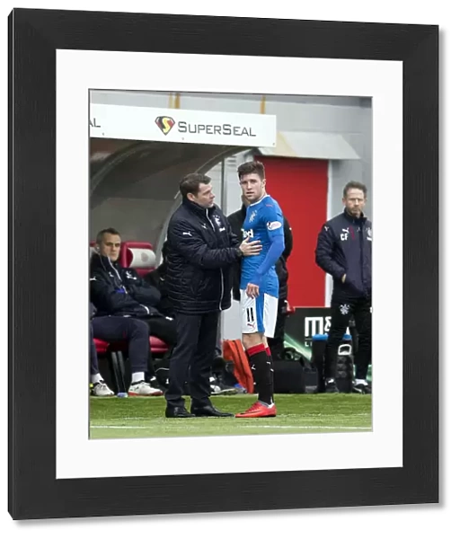 Rangers Murty Consults with Windass during Hamilton Clash in Ladbrokes Premiership