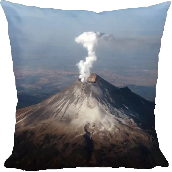 Steam rises from Mexicos Popocatepetl volcano in Puebla