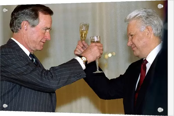 US President George Bush toasts Russian President Boris yeltsin in Moscow January