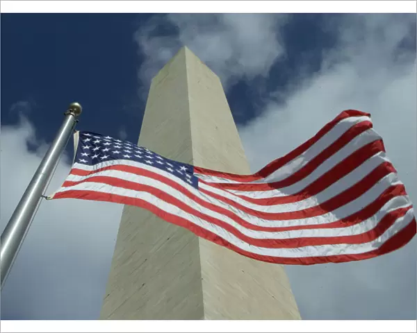 WASHINGTON MONUMENT WITH AMERICAN FLAG