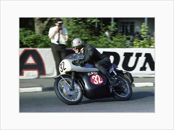 Bob Biscardine (Velocette) 1967 Production 500cc TT