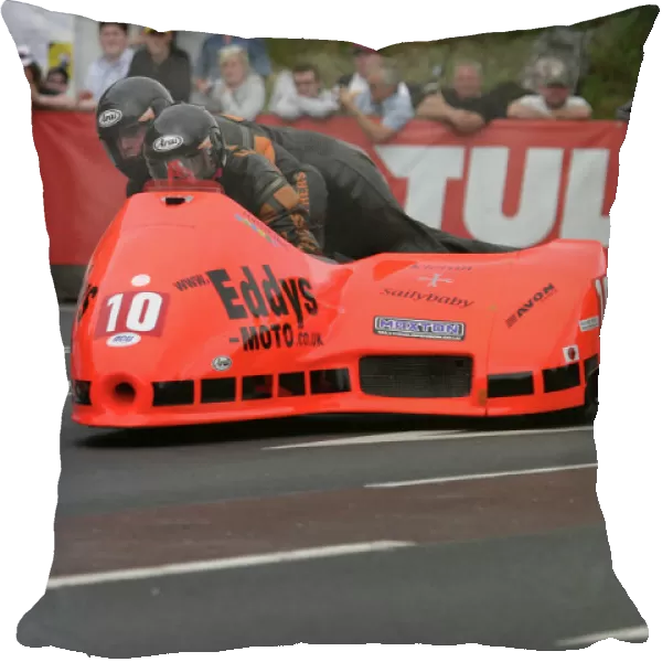 Doug Wright & Martin Hull (Baker) 2011 Sidecar TT