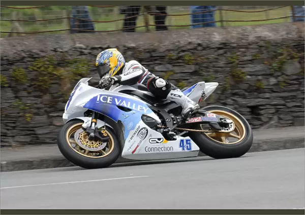 Paul Shoesmith (Yamaha) 2010 Supersport TT