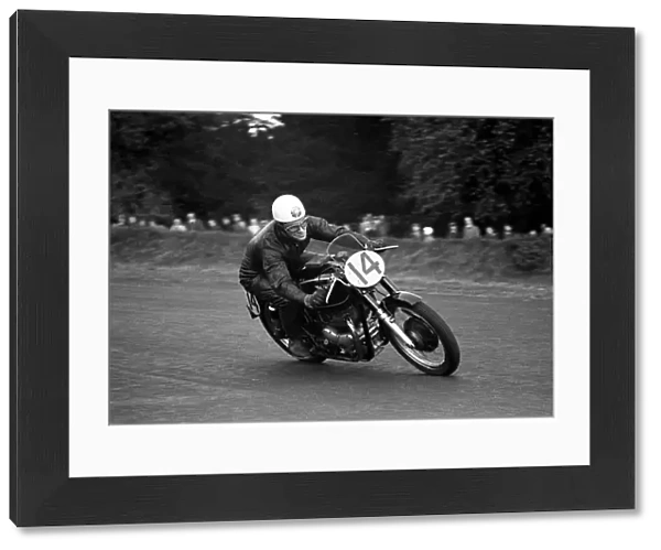 Bob McIntyre (G45 Matchless) 1953 Oulton Park