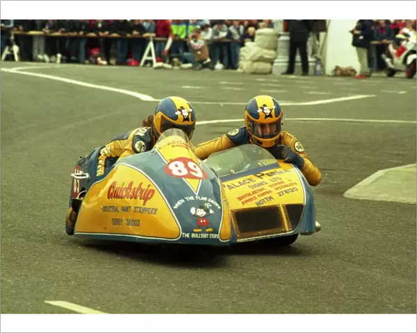 John Stephenson & Doug Rose (Derbyshire Yamaha) 1988 Sidecar TT