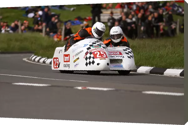 Roger Stockton & Peter Alton (Shelbourne Yamaha) 2004 Sidecar TT