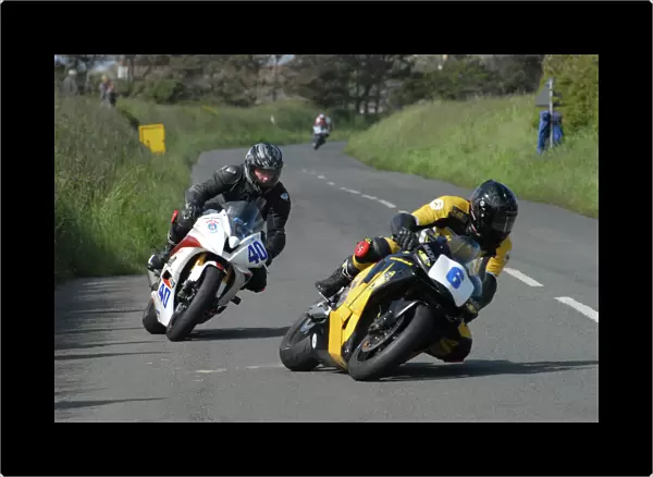 Jonathan Heginbotham (Honda) and Andy Fenton (Yamaha) 2009 Jurby Road