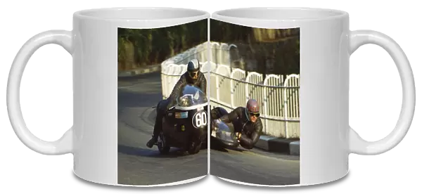 Cliff Munson & R H Ashendon (Triumph) 1971 750 Sidecar TT