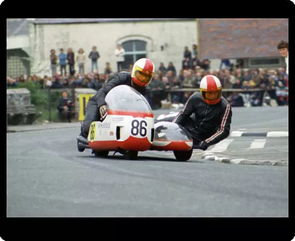 Ronnie Perry & A Craig (Windle BSA) 1974 750sc TT