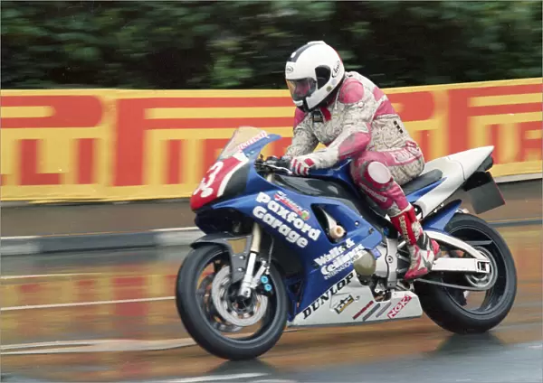 Peter Barnett (Paxford Yamaha) 2000 Production TT